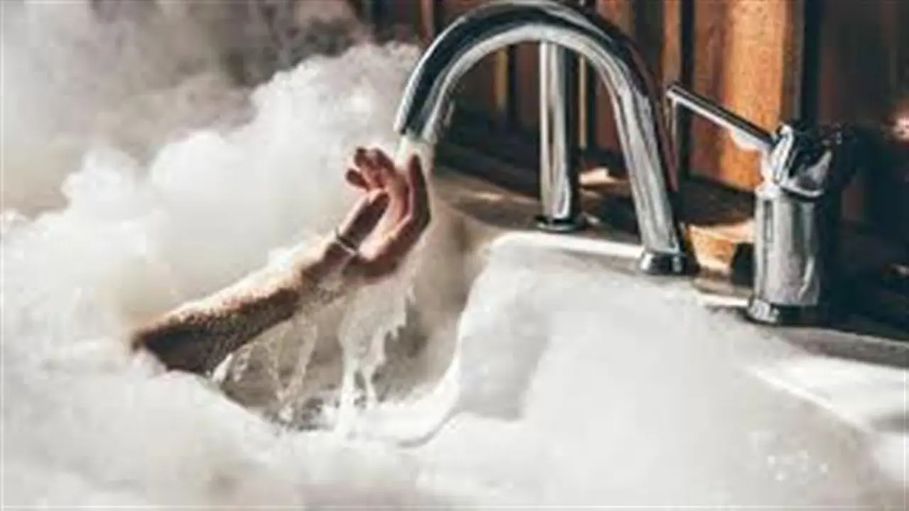 الاستحمام بالماء الساخن وتأثيره على البشرة: أخطاء شائعة تعرض صحتك وجمالك للخطر